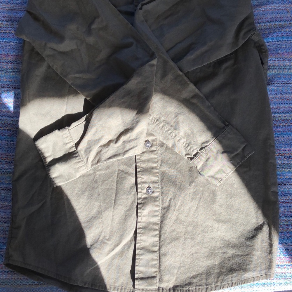 Green button down - Picture 4 of 4